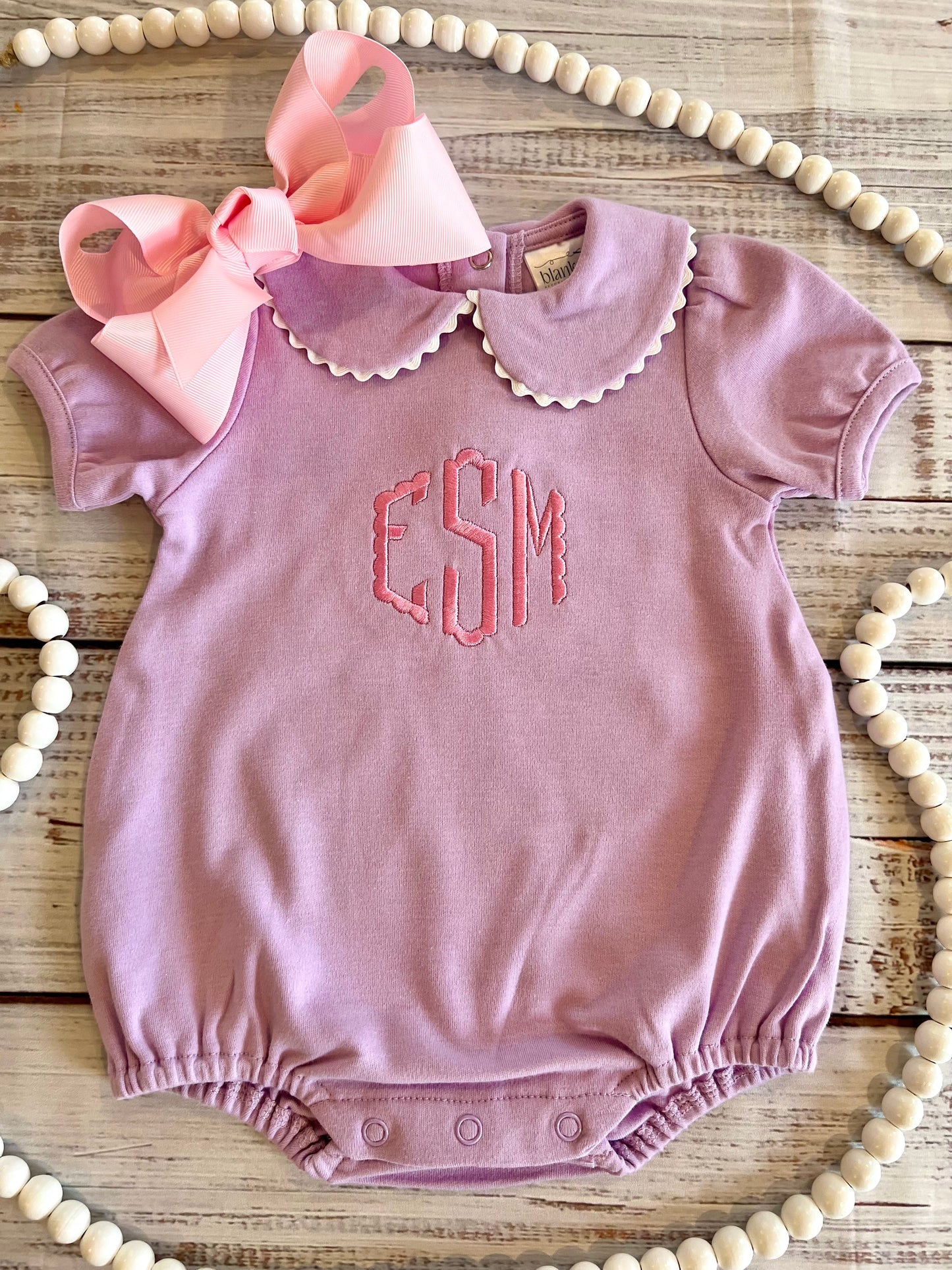 Scalloped Collared Bubbles